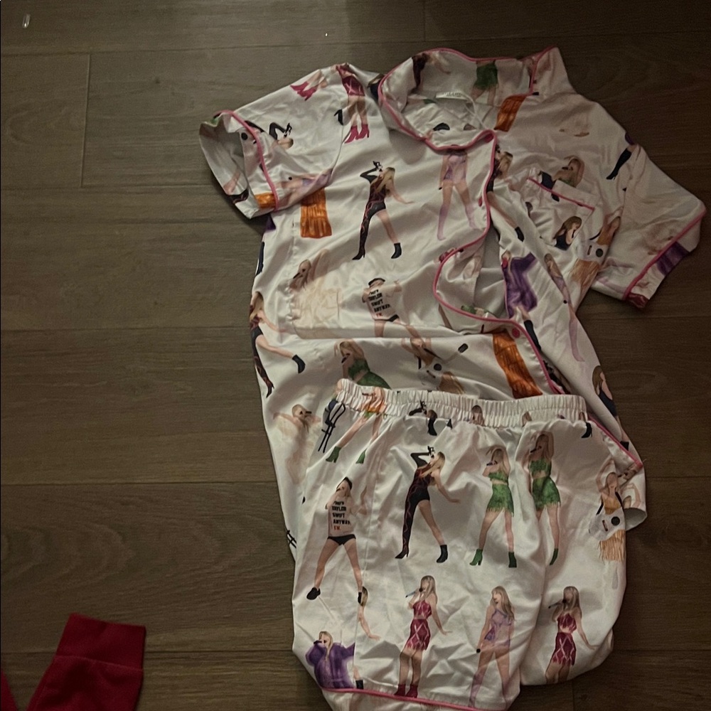 Women's Graphic Short Sleeve Top